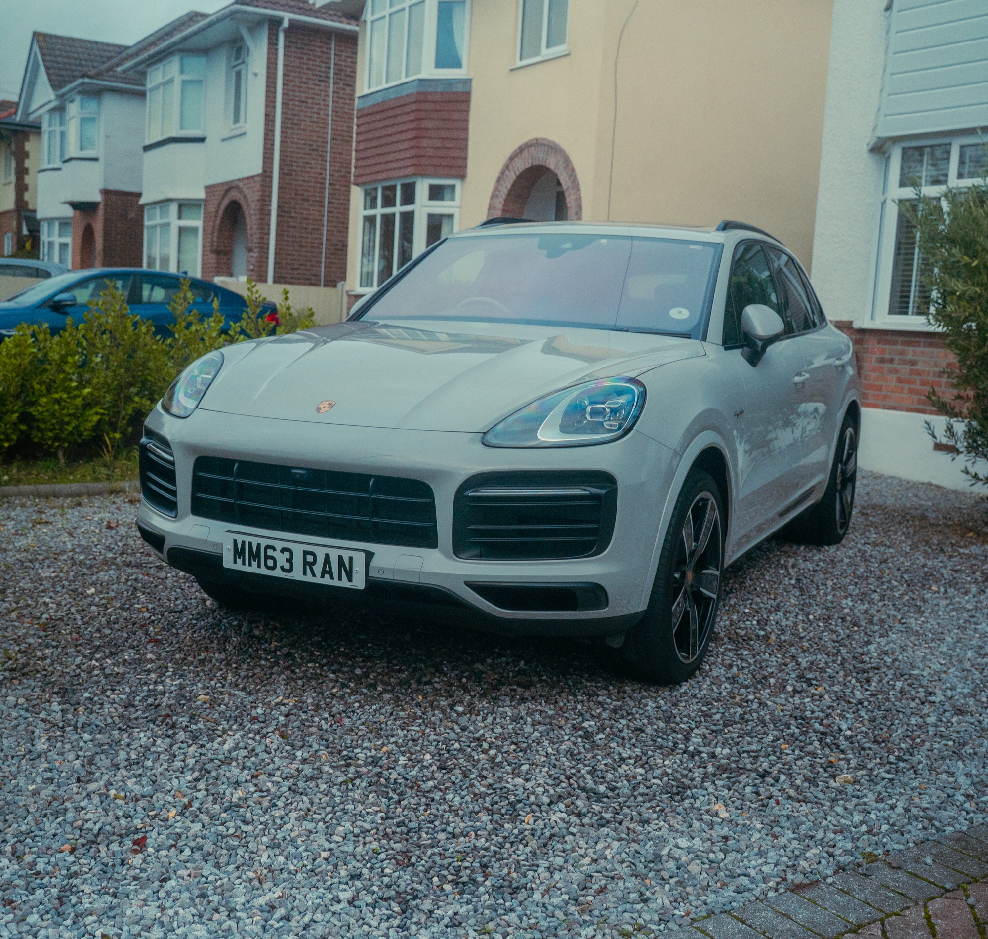Full valet